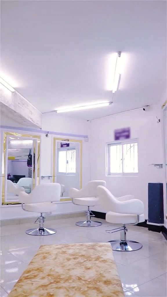 Kim's Beauty VIP interior, second view